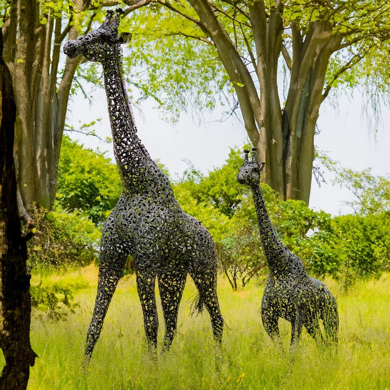 Jaquelin Giraffe Metal Garden Statue